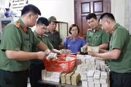 Khởi tố 3 đối tượng thu lợi bất chính tiền công đức tại đền Kỳ Cùng 