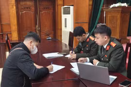 Xem xét trách nhiệm 1 doanh nghiệp trong vụ phát hiện dán quảng cáo cờ bạc trên 9 xe ô tô