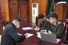 Xem xét trách nhiệm 1 doanh nghiệp trong vụ phát hiện dán quảng cáo cờ bạc trên 9 xe ô tô