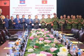 Công an thành phố Hà Nội tiếp Đoàn đại biểu cấp cao Bộ Nội vụ Vương quốc Campuchia