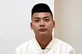 Vờ giúp người, cầm 25.000 USD lên ô tô phóng chạy