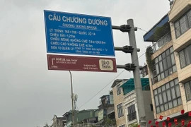 “Mượn hơi” biển báo giao thông để quảng cáo quán phở