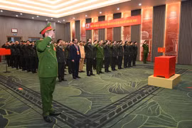 Lãnh đạo Bộ Công an tham gia bầu cử tại Khu vực bỏ phiếu số 5