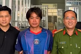 Vận động đối tượng truy nã đặc biệt về tội "Giết người" ra đầu thú