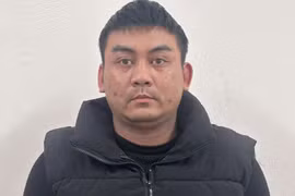 Khởi tố đối tượng nhẫn tâm hành hạ con và vợ đang mang bầu