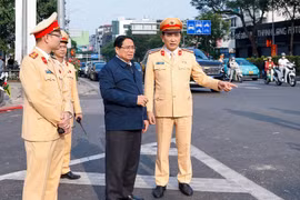 Thủ tướng Phạm Minh Chính kiểm tra, động viên các lực lượng Công an ứng trực dịp Tết