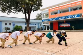 Trải nghiệm và thực tập phương án chữa cháy, cứu nạn, cứu hộ cho cô, trò trường THCS Trung Sơn Trầm