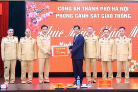 Bí thư Thành ủy Nguyễn Duy Ngọc thăm, chúc Tết lực lượng Cảnh sát giao thông Thủ đô
