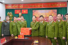 Lãnh đạo CATP Hà Nội thăm, chúc Tết lực lượng Công an cơ sở