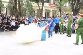 Trải nghiệm kiến thức an toàn phòng cháy, cứu nạn cho tuổi trẻ và học sinh Trường THCS Tân Minh