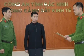 Khởi tố chủ cơ sở sản xuất số lượng lớn giấm ăn giả