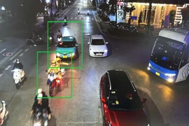 Camera AI ghi lại hình ảnh xúc động lực lượng CSGT Hà Nội kịp thời giúp đỡ người dân