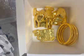 Liên tiếp chặn 2 vụ vận chuyển trái phép gần 13 kg vàng qua cảng hàng không quốc tế Nội Bài