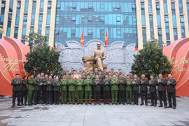 Đã cùng nhân dân Thủ đô có một cái Tết “an ninh, an toàn và an bình”