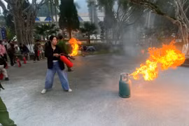 Tuyên truyền, huấn luyện nghiệp vụ PCCC&CNCH cho chủ các cơ sở, hộ kinh doanh