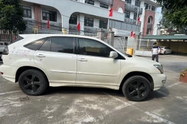Tìm chủ sở hữu xe ô tô Lexus RX350