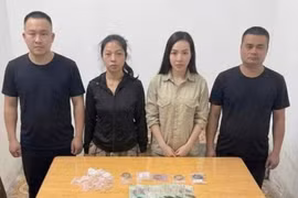 3 phụ nữ “bắt tay” 2 người đàn ông ngoại quốc lừa bán vàng giả
