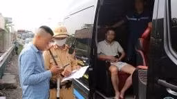 Tin Podcast ngày 26/6/2026: Xe hợp đồng vi phạm sẽ bị thu hồi giấy phép từ 10-8