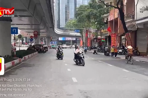 Tiềm ẩn nguy cơ tai nạn giao thông vì đi ngược chiều tại gầm cầu vượt chữ C Phạm Ngọc Thạch