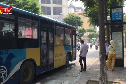 Gần 50.000 lượt xe buýt phục vụ người dân Thủ đô trong 9 ngày nghỉ Tết