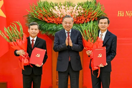 Bộ Chính trị công bố các quyết định về công tác cán bộ