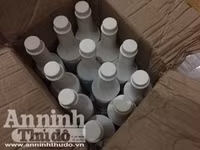 Cận cảnh hơn 4 tấn hương liệu, phụ gia pha chế trà sữa không rõ nguồn gốc