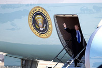 [Ảnh] An ninh nghiêm ngặt trước giờ Tổng thống Donald Trump tới khách sạn JW Marriott