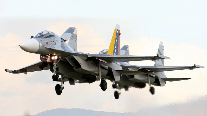 Tác chiến điện tử, hay còn gọi là EW (Electronic Warfare), là một yếu tố chiến lược trong không chiến hiện đại.