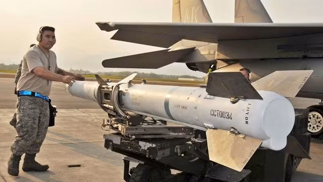 Bỉ nổi lên trong kế hoạch sản xuất tên lửa không đối không AIM-120 AMRAAM của Mỹ tại châu Âu