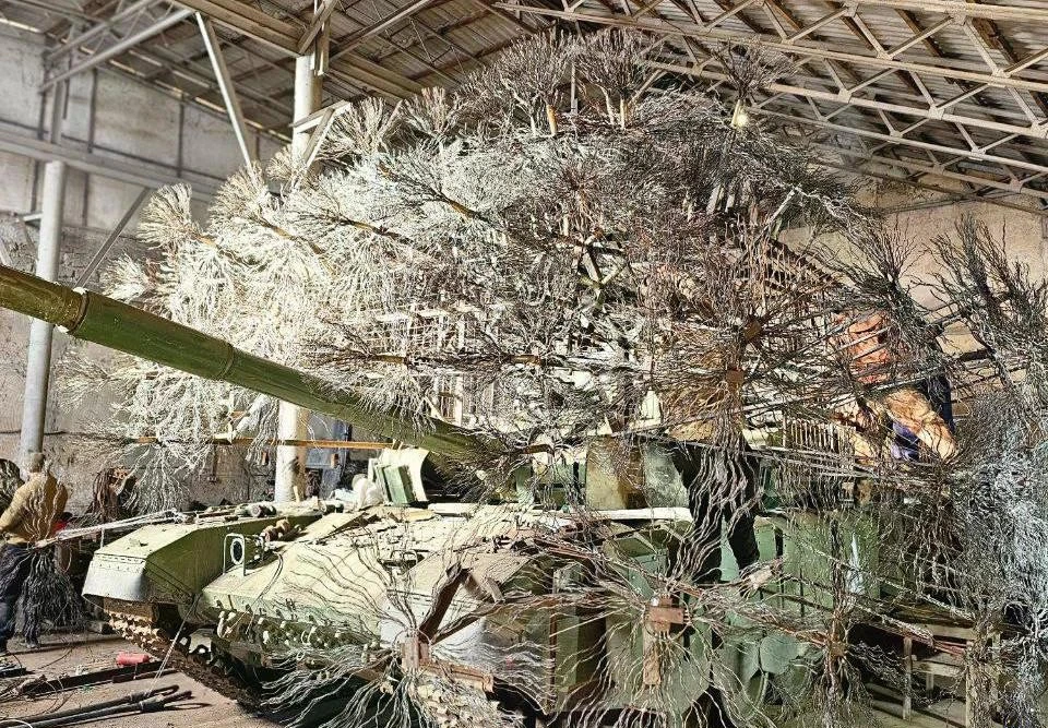 Đối phó với UAV tự sát, xe tăng T-90M trang bị giáp 'bồ công anh'