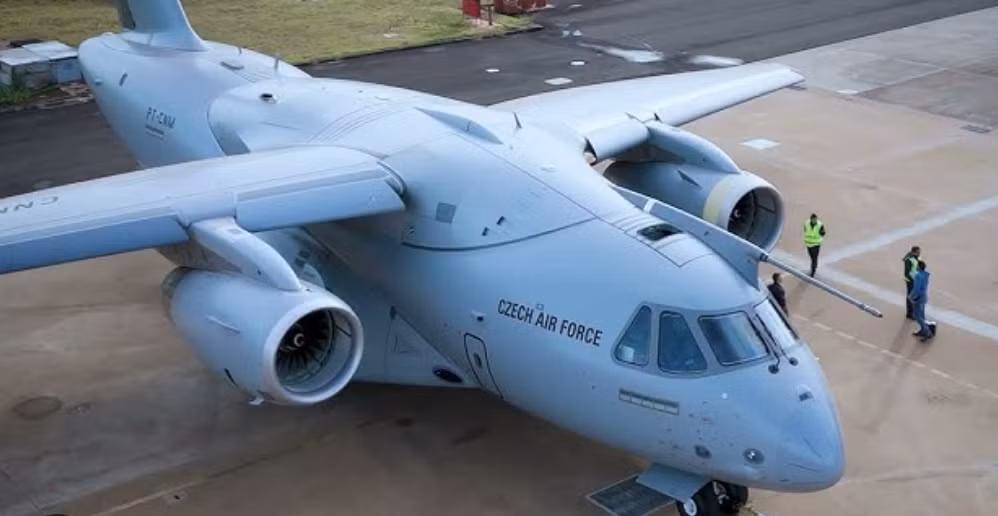 Không quân Séc tiếp nhận máy bay vận tải C-390 đầu tiên từ Brazil