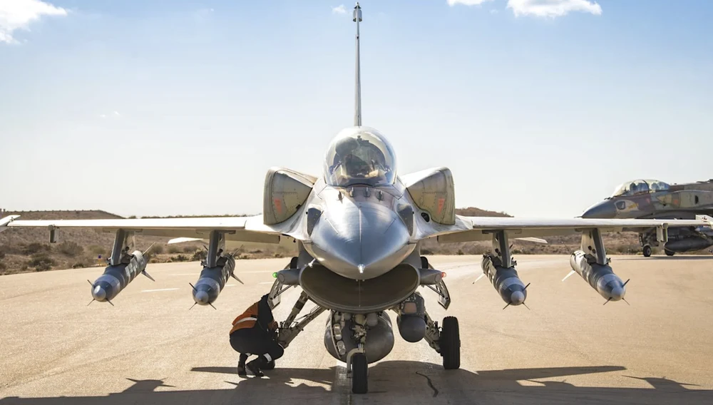 Israel hé lộ cấu hình tiêm kích F-16I mang 4 tên lửa Rampage cho đòn đánh tầm xa