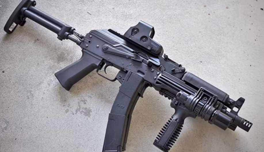 Về cơ chế vận hành, Vityaz-SN sử dụng nguyên lý trích khí với khóa nòng xoay, tương tự các súng trường dòng AK.