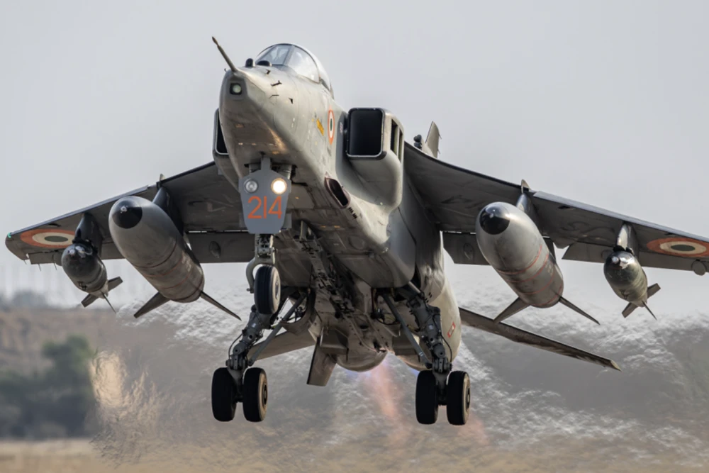 Vì sao Ấn Độ chưa thể chia tay cường kích Jaguar già nua?