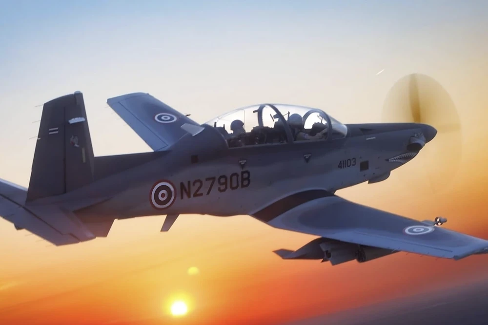 Hệ thống nhắm mục tiêu MX-15Di kết hợp camera quang-hồng ngoại cho phép phi công quan sát mục tiêu ở tầm xa và tấn công chính xác ngay cả trong điều kiện thời tiết xấu.