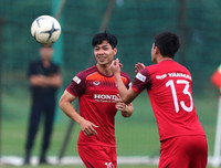 [ẢNH] Tạm thoát nỗi buồn ở Bỉ, Công Phượng vui vẻ tập cùng ĐT Việt Nam