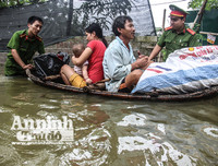Xúc động hình ảnh những chiến sỹ Công an Hà Nội ở 
