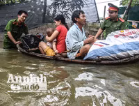 Xúc động hình ảnh những chiến sỹ Công an Hà Nội ở 