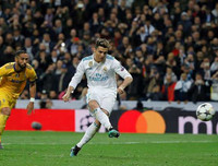 [ẢNH] Ronaldo khoe cơ bắp hoàn hảo sau khi lóe sáng đưa Real vào bán kết