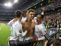 [ẢNH] Ronaldo khoe cơ bắp hoàn hảo sau khi lóe sáng đưa Real vào bán kết