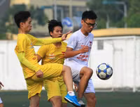 [ẢNH] THPT Quang Trung và THPT Lê Văn Thiêm thẳng tiến vào vòng 1/8