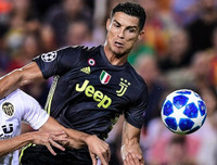 [ẢNH] Hài hước hình ảnh Ronaldo nức nở khóc như trẻ con khi nhận thẻ đỏ