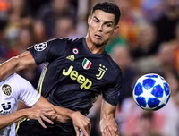 [ẢNH] Hài hước hình ảnh Ronaldo nức nở khóc như trẻ con khi nhận thẻ đỏ