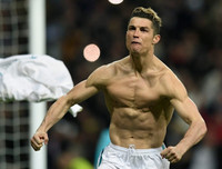 [ẢNH] Ronaldo khoe cơ bắp hoàn hảo sau khi lóe sáng đưa Real vào bán kết