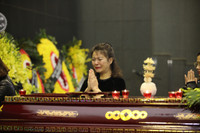 [ẢNH] Nghệ sỹ Việt thương tiếc đưa tiễn NSND Anh Tú về nơi yên giấc ngàn thu