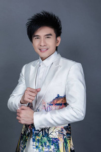 Fans tranh cãi vì Đan Trường mang kiểu tóc mới vào phim