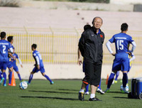 [ẢNH] Tuyển thủ Việt Nam bắt nhịp chiến thuật 3-4-3 cùng thầy Park