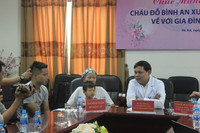 Vỡ òa ngày Đỗ Bình An - con trai sản phụ ung thư giai đoạn cuối xuất viện