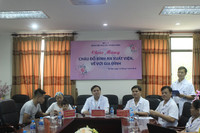 Vỡ òa ngày Đỗ Bình An - con trai sản phụ ung thư giai đoạn cuối xuất viện