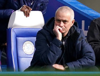 [ẢNH] Jose Mourinho cười bí hiểm khi lần thứ hai thua học trò cũ Frank Lampard